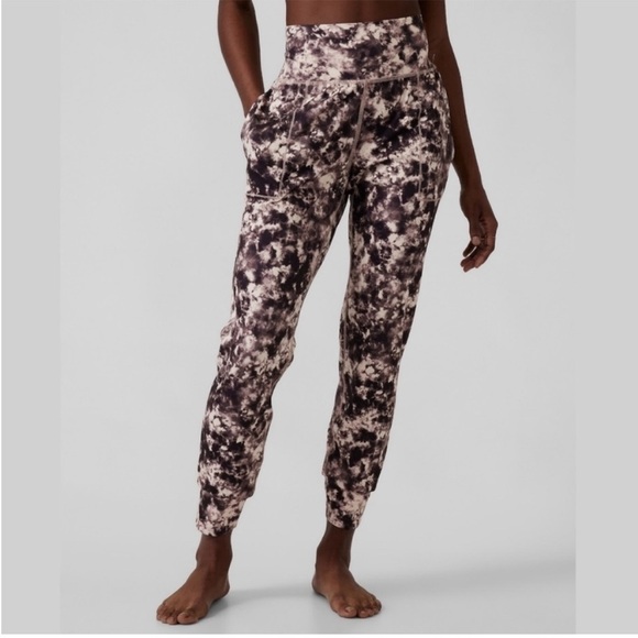 ATHLETA Salutation Printed Jogger - Picture 2 of 13